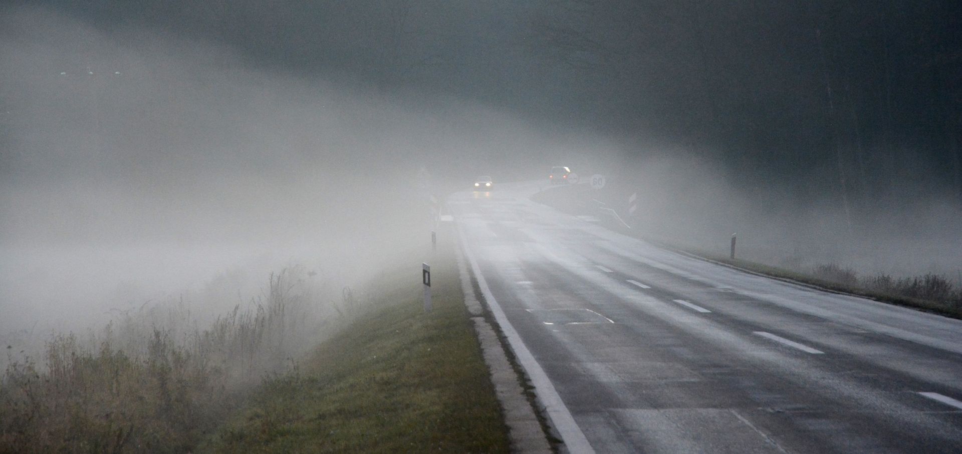Magla je tijekom jeseni i zime učestala pojava i opasnost za vozače 05.12.2018., Virovitica - Magla je u jesenskom i zimskom razdoblju ucestala pojava, a posebno je opasna za vozace u prometu. Photo: Damir Spehar/PIXSELL