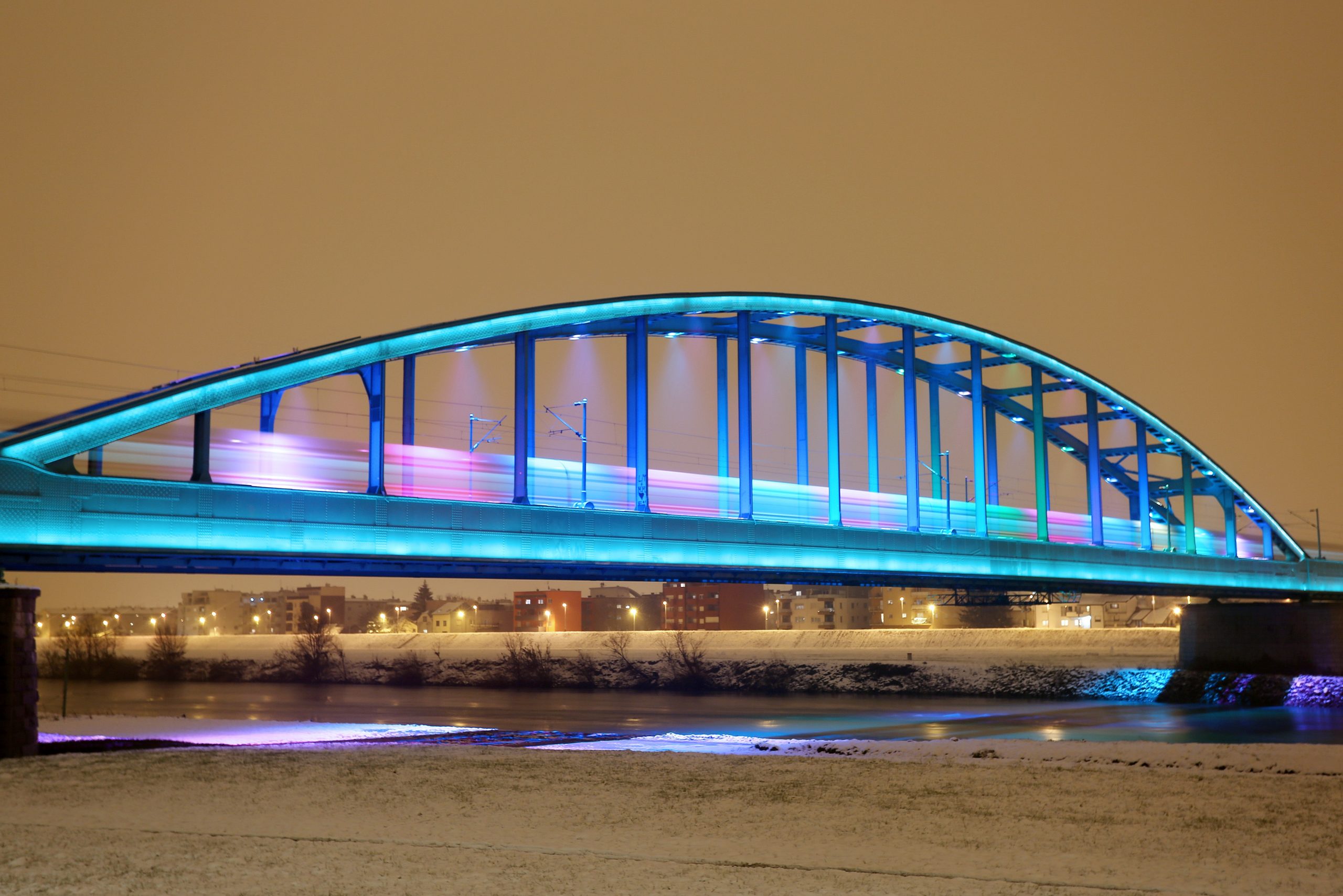 07.02.2018., Zagreb - Zimske nocne vizure zelenog zeljeznickog mosta preko rijeke Save, poznatijeg kao Hendrixov most.
Photo: Borna Filic/PIXSELL