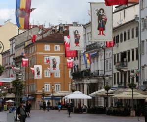 11.06.2020., Rijeka - Centar grada ukrasen zastavama uoci blagdana Svetog Vida.
Photo: Goran Kovacic/PIXSELL