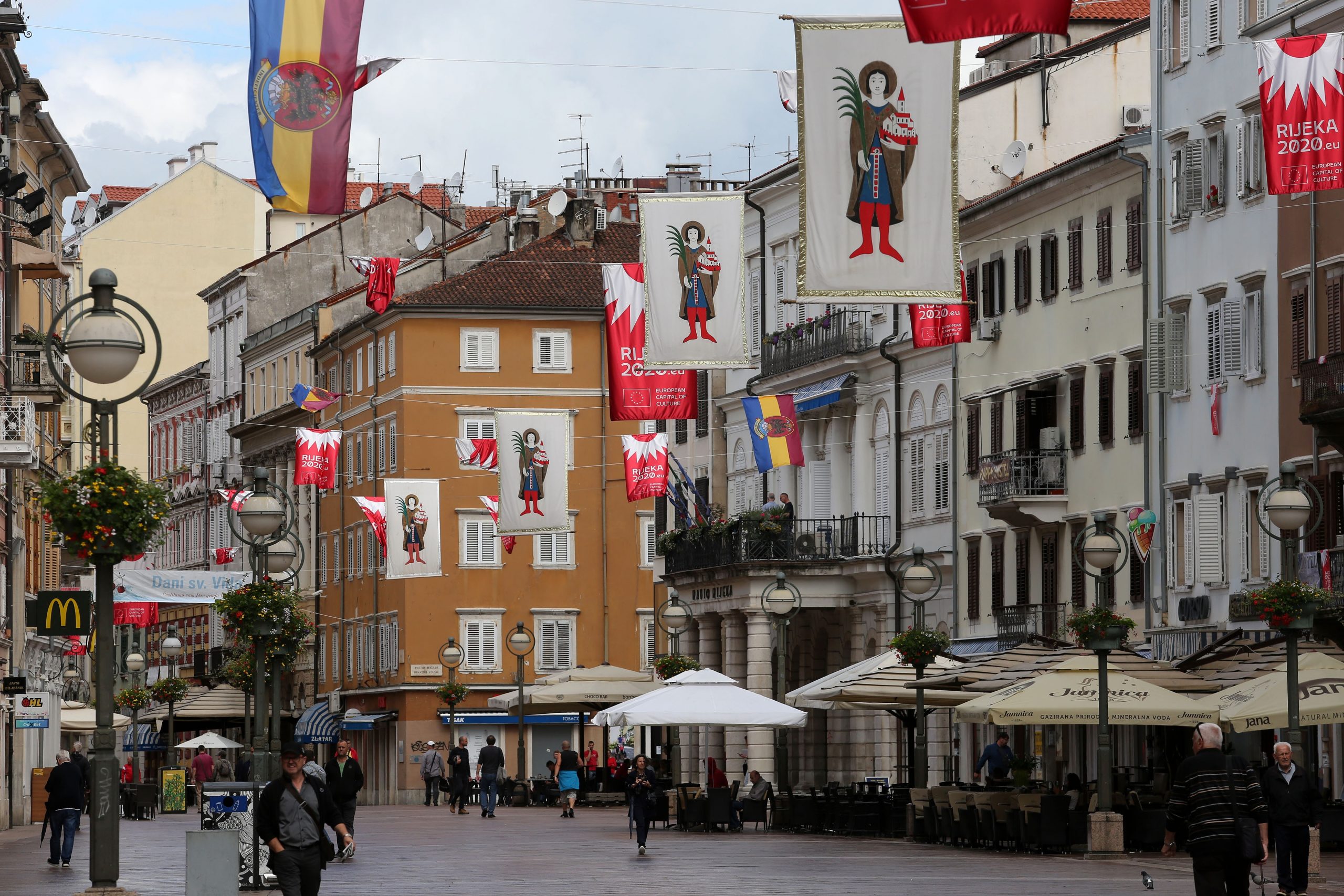11.06.2020., Rijeka - Centar grada ukrasen zastavama uoci blagdana Svetog Vida.
Photo: Goran Kovacic/PIXSELL