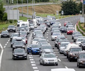 13.07.2019., Zagreb - Kolona automobila na naplatnim kucicama u Luckom u smjeru mora.
Photo: Slavko Midzor/PIXSELL