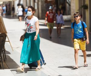 13.07.2020., Zadar - Od danas su maske obavezne u zatvorenim prostorijama, u Zadru ih nose i po ulicama. Photo: Marko Dimic/PIXSELL