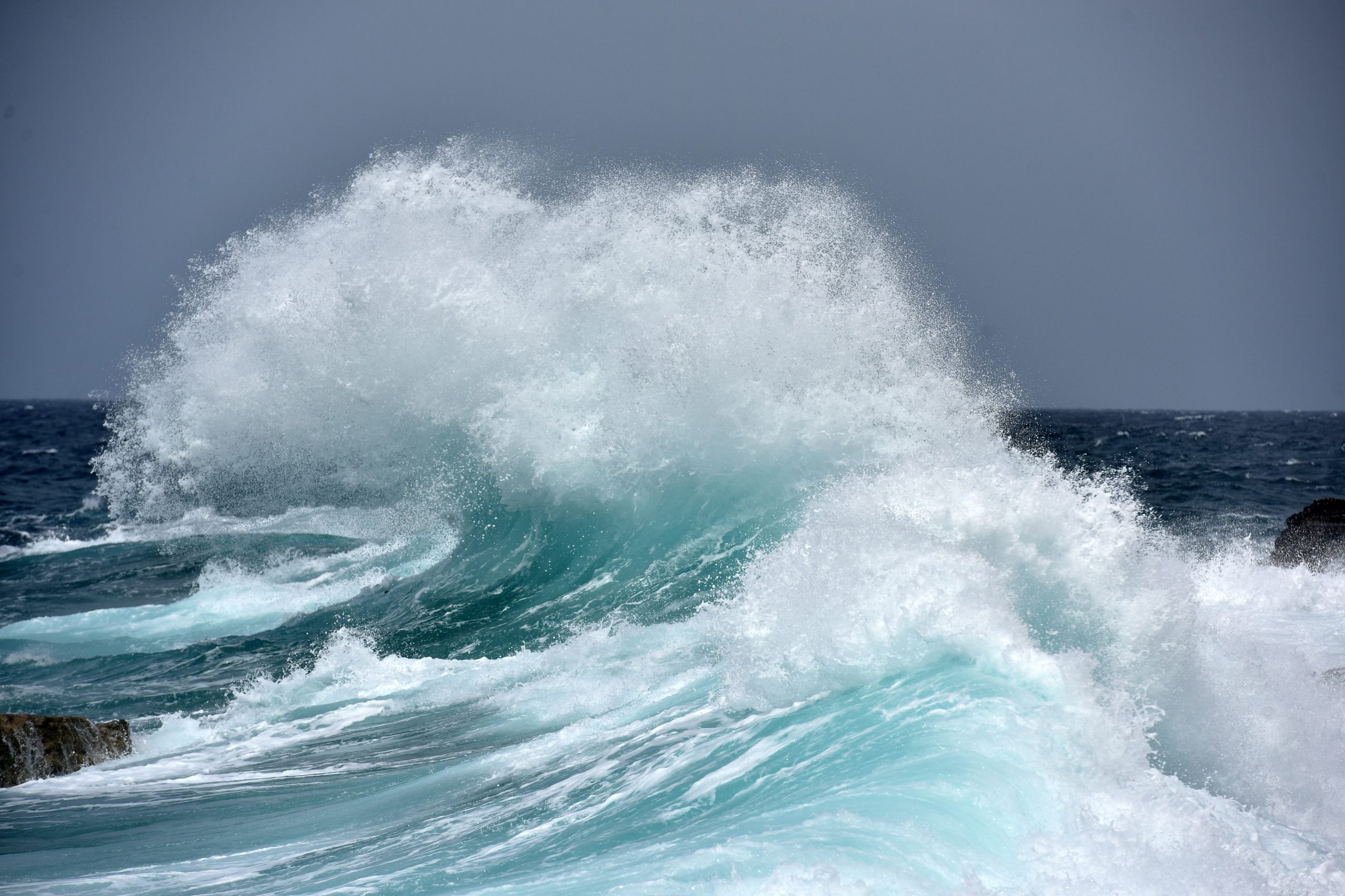 16.06.2016., Pula - Jako jugo u pulskom akvatoriju, veliki valovi svojom snagom plijenili pozornost.
Photo: Dusko Marusic/PIXSELL