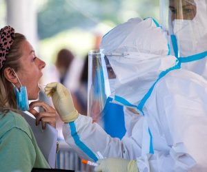 21.08.2020., Rijeka -  Veliki broj turista testira se na koronavirus ispred zavoda za javno zdravstvo u Rijeci.  Nel Pavletic/PIXSELL