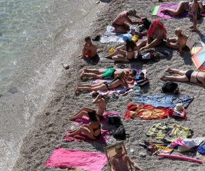 28.07.2020., Rijeka - Gradske plaze na Pecinama pune su kupaca. Ilustracija
Photo: Goran Kovacic/PIXSELL