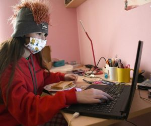 30.03.2020., Bjelovar - Skola za zivot online uslijed koronavirusa. Ucenici se privikavaju na nove uvjete ucenja u izolaciji kod kuce. 
Photo:Damir Spehar/PIXSELL