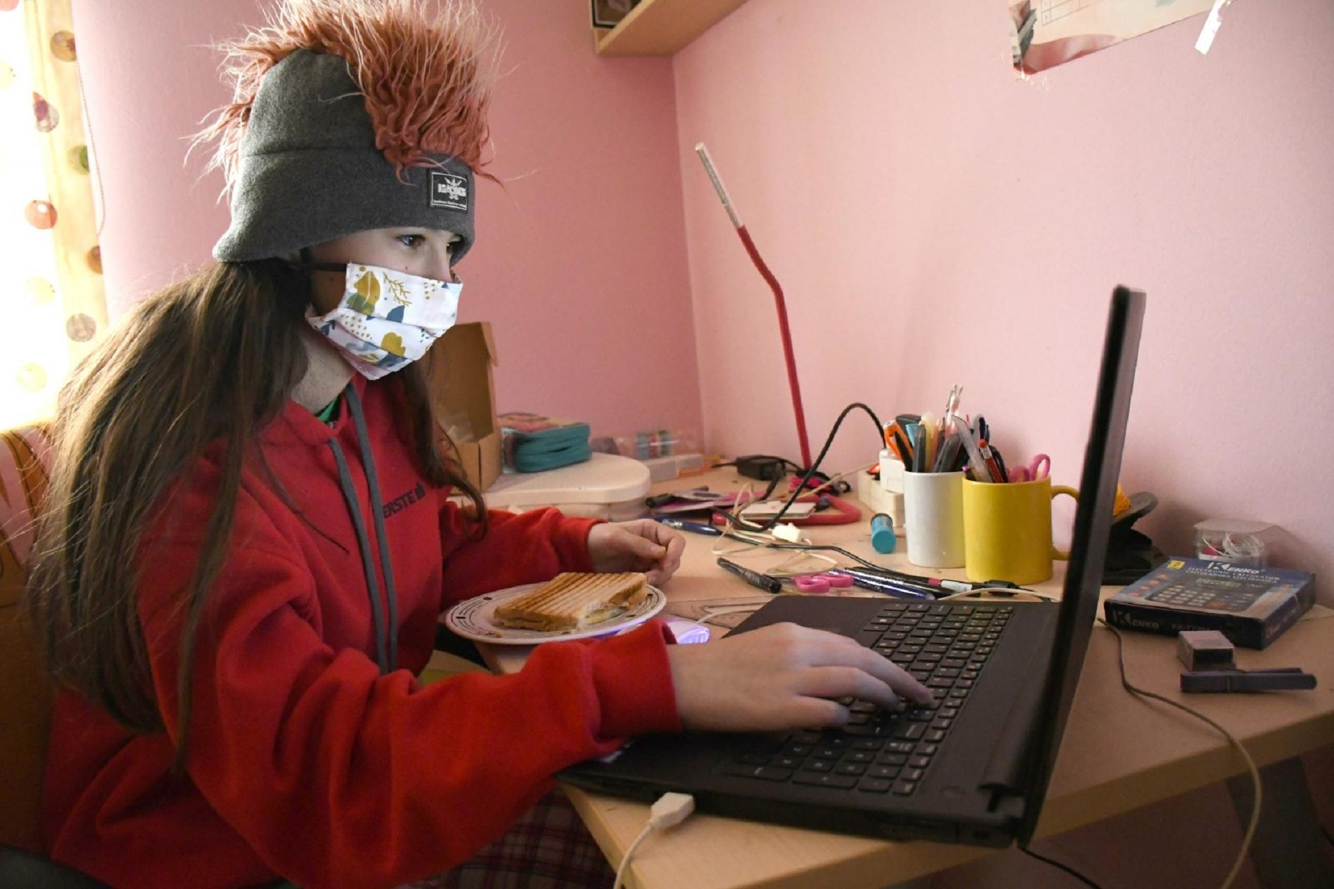 30.03.2020., Bjelovar - Skola za zivot online uslijed koronavirusa. Ucenici se privikavaju na nove uvjete ucenja u izolaciji kod kuce. 
Photo:Damir Spehar/PIXSELL