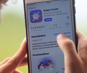 epa08597461 A user downloads the application 'Radar COVID', aimed at detecting and collecting data to avoid new spikes on the spread of the SARS-CoV-2 coronavirus which causes the COVID-19 disease, in Palma de Mallorca, Balearic Islands, Spain, 11 August 2020. The application is the result of a cooperation between the Spanish central government and autonomous communities, joining efforts to launch and rise awareness on the topic.  EPA/CATI CLADERA