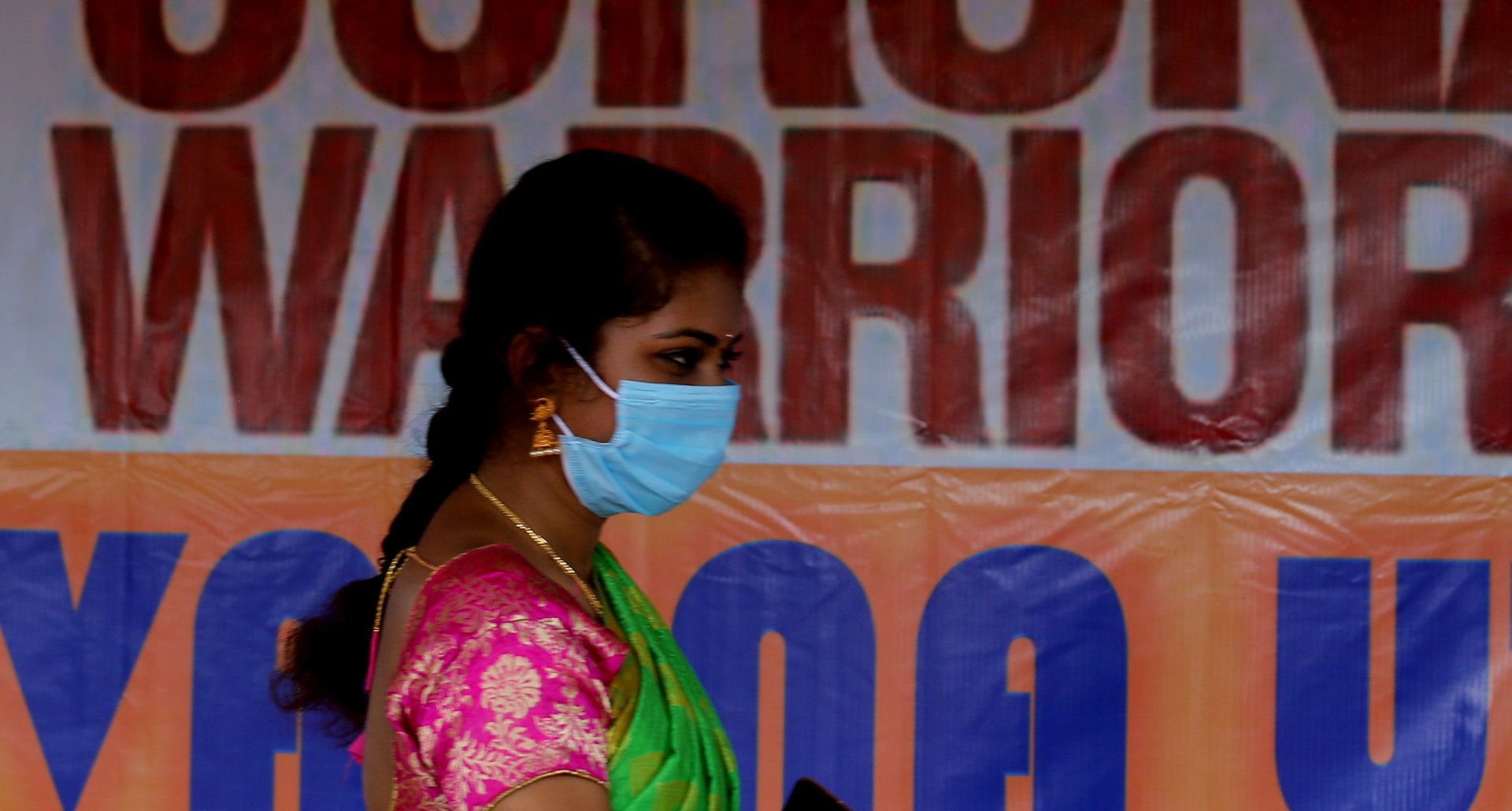 epa08603291 An Indian woman wears a face mask as a preventive measure against the Coronavirus in Bangalore, India, 14 August 2020. Countries around the world have started to ease coronavirus disease (COVID-19) lockdown restrictions in an effort to restart their economies and help people in their daily routines amid the coronavirus pandemic.  EPA/JAGADEESH NV