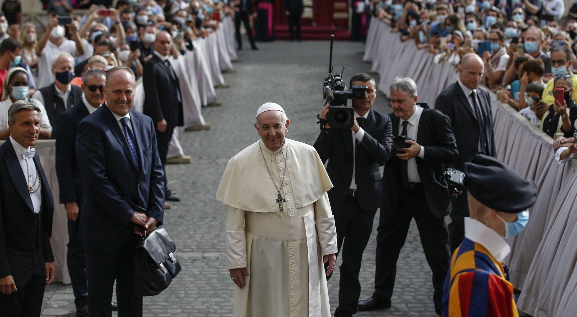 epa08640733 Pope Francis is seen during the first general audience to readmit the public since the coronavirus disease in San Damaso courtyard, Vatican, 02 September 2020.  EPA/FABIO FRUSTACI