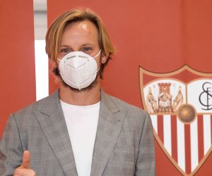 epa08642152 Croatian midfielder Ivan Rakitic poses for photographers during his arrival to the airport on occasion of his presentation as a new Sevilla FC player, in Sevilla, Spain, 02 September 2020. Rakitic has signed a 4-year deal with Sevilla, his previous club before FC Barcelona.  EPA/Pepo Herrera
