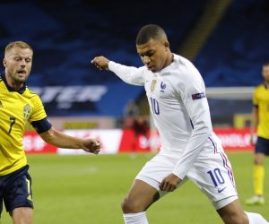 epa08649662 France's Kylian Mbappe (R) scores the opening goal next to Sweden's Sebastian Larsson during the UEFA Nations League soccer match between Sweden and France at Friends Arena in Stockholm, Sweden, 05 September 2020.  EPA/Christine Olsson ***OUT SWEDEN OUT***