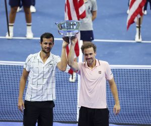 epa08660077 Mate Pavic of Croatia (L) and Bruno Soares of Brazil (R) celebrate with the Championship Trophy after defeating Wesley Koolhof of the Netherlands and Nikola Mektic of Croatia in the men's doubles final match on the eleventh day of the US Open Tennis Championships the USTA National Tennis Center in Flushing Meadows, New York, USA, 10 September 2020. Due to the coronavirus pandemic, the US Open is being played without fans and runs from 31 August through 13 September.  EPA/JUSTIN LANE