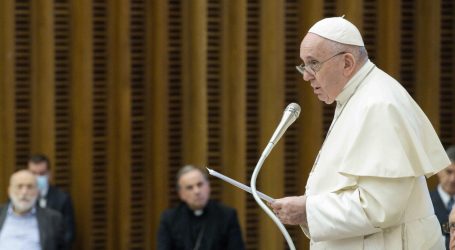 Kardinal Becciu: “Na ostavku me prisilio papa Franjo”