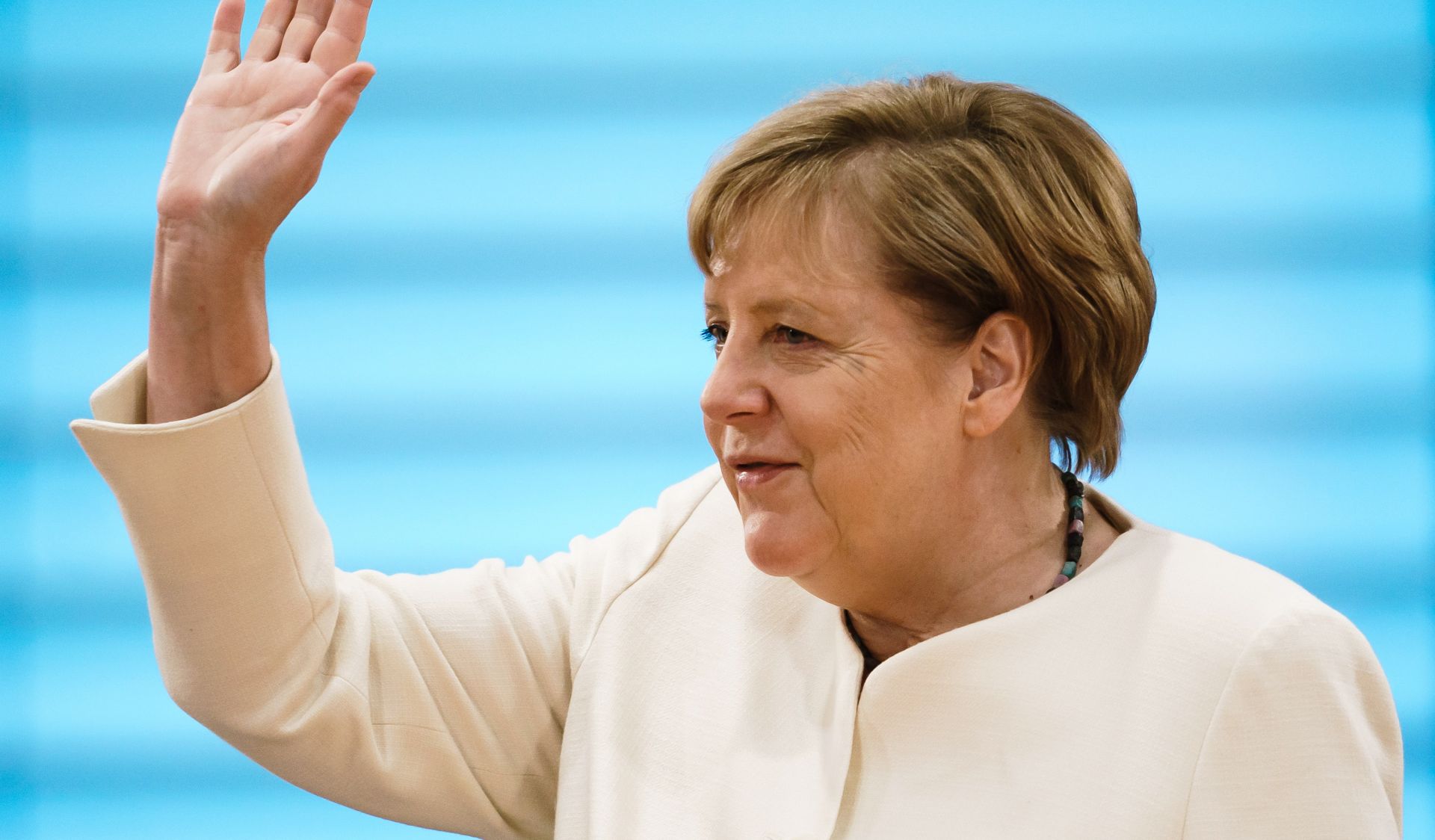 epa08689860 German Chancellor Angela Merkel waves during the beginning of the weekly meeting of the German Federal cabinet in the conference hall of the Chancellery in Berlin, Germany, 23 September 2020. The ministers and the Chancellor are expected to discuss, among others, the budget policy of the Federal Government.  EPA/CLEMENS BILAN / POOL