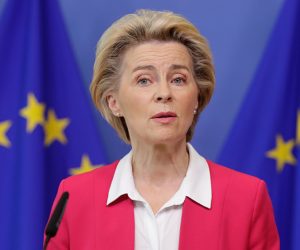 epa08690140 European Commission President Ursula Von Der Leyen gives a statement on New Pact for Migration and Asylum  at the European Commission in Brussels, Belgium, 23 September 2020.  EPA/STEPHANIE LECOCQ / POOL