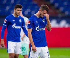 26 September 2020, North Rhine-Westphalia, Gelsenkirchen: Schalke's Mark Uth reacts in frustration during the German Bundesliga soccer match between FC Schalke 04 and Werder Bremen at the Veltins Arena. Photo: Guido Kirchner/dpa - IMPORTANT NOTICE: DFL and DFB regulations prohibit any use of photographs as image sequences and/or quasi-video.