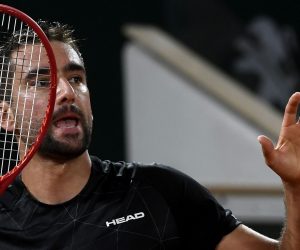 epa08703450 Marin Cilic of Croatia reacts as he plays  Dominic Thiem of Austria during their men’s first round match during the French Open tennis tournament at Roland ​Garros in Paris, France, 28 September 2020.  EPA/JULIEN DE ROSA