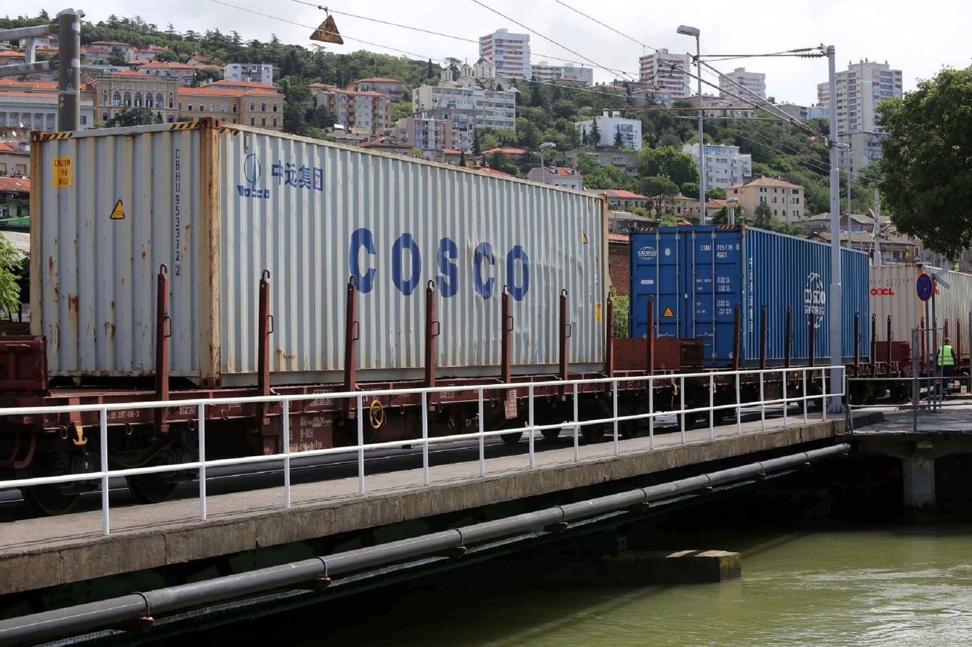 10.06.2020., Rijeka - Zeljeznicka kompozicija, teretni vlak HZ-a natovaren kontejnerima na kontejnerskom terminalu na Brajdici.  
Photo: Goran Kovacic/PIXSELL