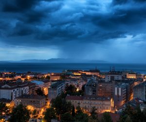 11.07.2020., Rijeka - Stigla najavljena promjena vremena pracena kisom vjetrom i grmljavinom. Photo: Nel Pavletic/PIXSELL