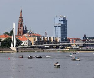 13.06.2015., Osijek - Veliki broj Osjecana krenulo iz Zimske luke camcima na 15 regatu Osijek - Aljmas.
Photo: Davor Javorovic/PIXSELL