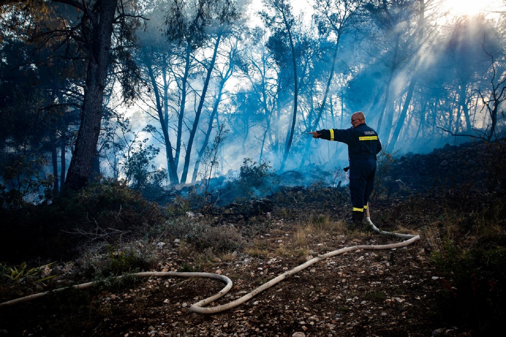 13.09.2020., Otok Ciovo - Vatrogasci gase pozar koji je u popodnevnim satima buknuo pored kuca na otoku Ciovu.
Photo: Milan Sabic/PIXSELL
