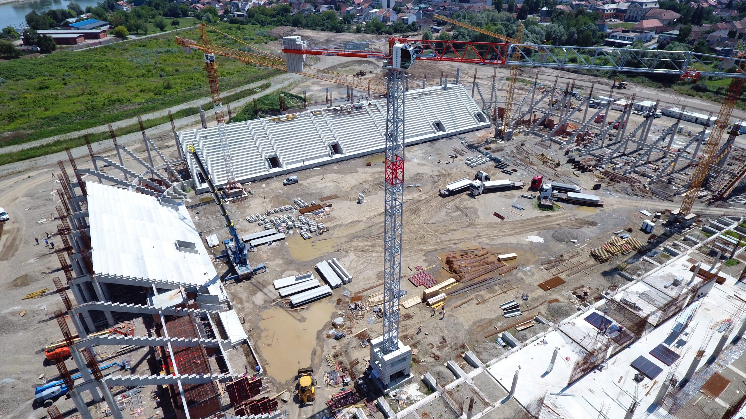 21.07.2020., Osijek - Pogled iz zraka na gradiliste novog stadiona NK Osijek na Pampasu. Stadion ce biti u potpunosti natkriven s 12.850 mjesta i opremljen modernom tehnologijom. Uz stadion ce se nalaziti i nogometni kamp te nekoliko pomocnih terena. Photo: Tin Mandic/PIXSELL