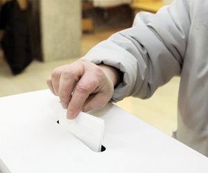 28.12.2014., Koprivnica - Na izbore za predsjednicu ili predsjednika Hrvatske u Koprivnici je izaslo je oko 50% glasaca. Photo: Marijan Susenj/PIXSELL