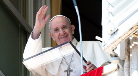 Papa Franjo donirao novac za migrantski kamp kod Sarajeva