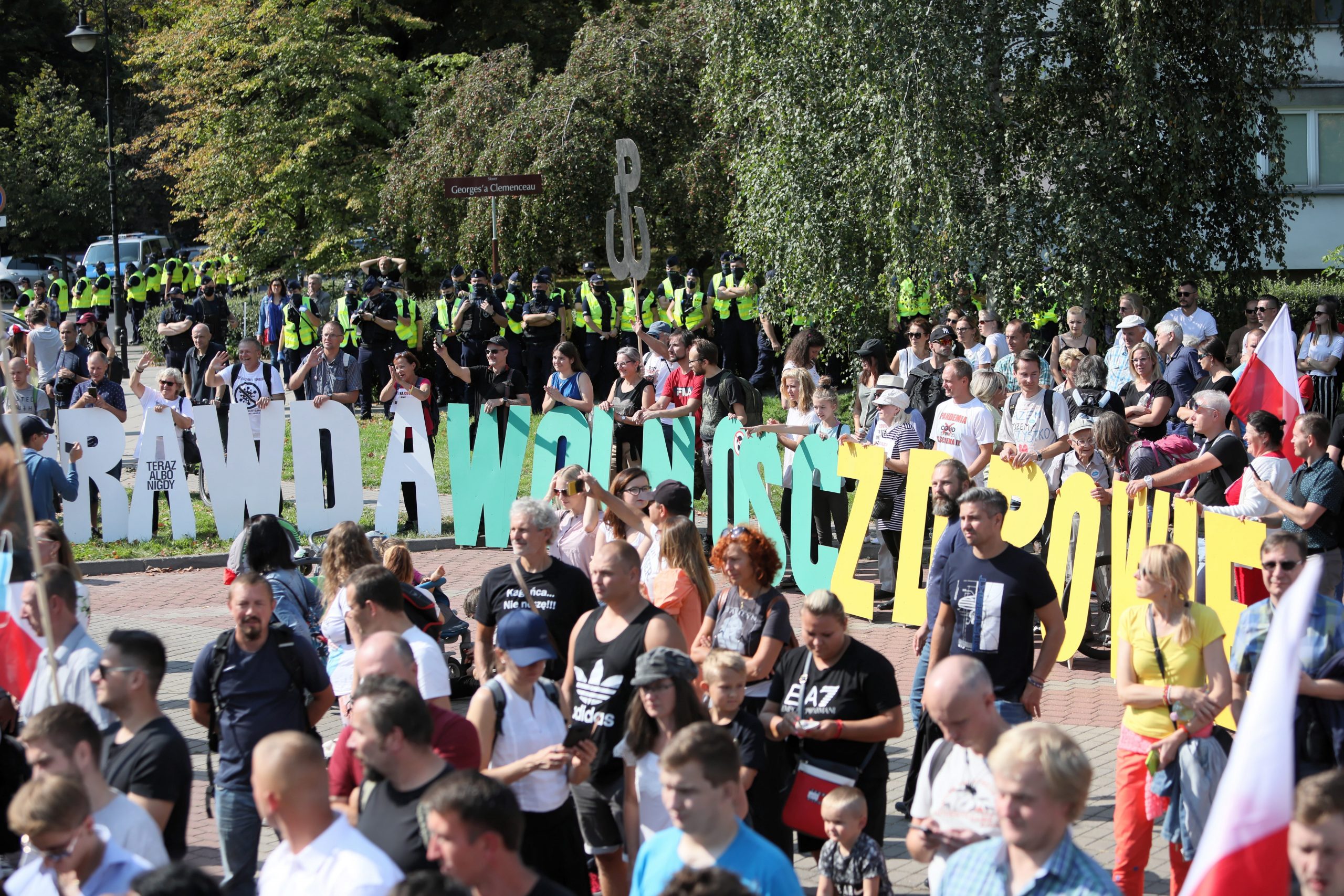 epa08663419 People with huge words 'Truth, Freedom and Health' take part in the 'End the Pandemic' march in the center of Warsaw, Poland, 12 September 2020. People demonstrate against the restrictions introduced by the Polish government in connection with the spread of the pandemic COVID-19 disease caused by the SARS-CoV-2 coronavirus.  EPA/LESZEK SZYMANSKI POLAND OUT
