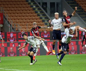 epa08687148 AC Milan's Zlatan Ibrahimovic  (R) scores the 1-0 during the Italian Serie A soccer match Ac Milan vs Fc Bologna at Giuseppe Meazza stadium in Milan, Italy, 21 September  2020.  EPA/MATTEO BAZZI