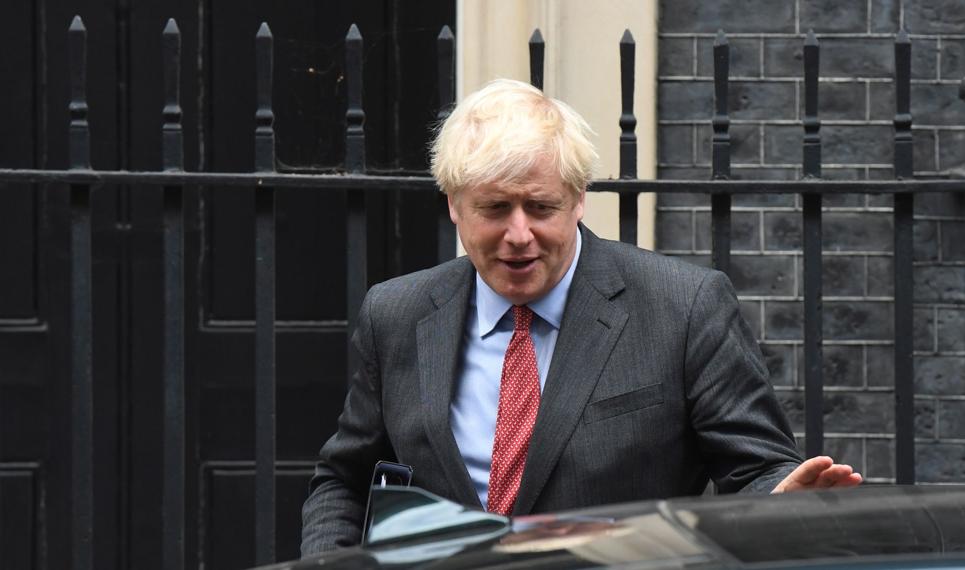epa08688064 Britain's Prime Minister Boris Johnson departs Downing Street to make a statement in the House of Commons in London, Britain, 22 September 2020. Due to rising cases of coronavirus all pubs, bars, restaurants and other hospitality venues in England must have a 22:00 closing time from 24 September 2020. Further coronavirus restrictions and measures will be set out by the prime minister in the House of Commons on 22 September 2020.  EPA/NEIL HALL