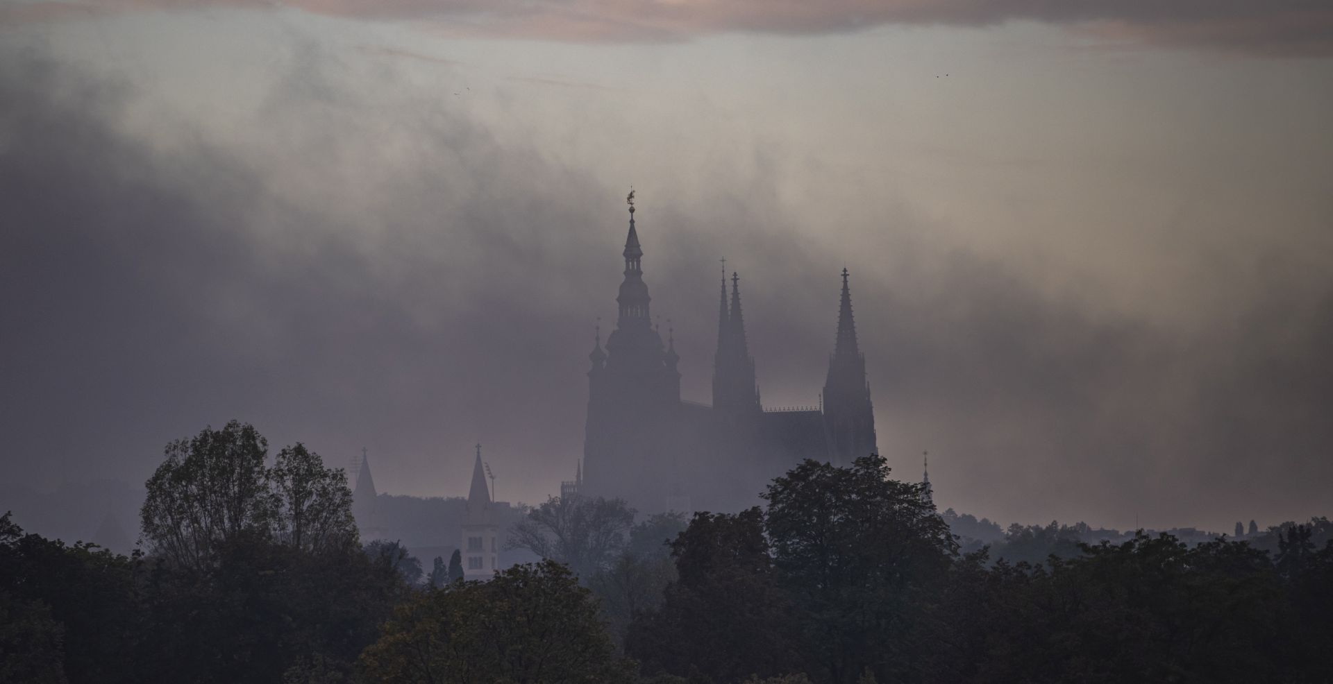epa08707720 Prague Castle is seen behind morning fog in Prague, Czech Republic, 30 September 2020.  EPA/MARTIN DIVISEK