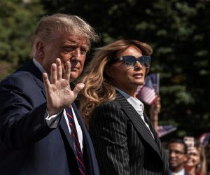 epa08714424 (FILE) - US President Donald J. Trump (L) and First Lady Melania Trump (R) wave to supporters as they walk across the South Lawn to Marine One at the White House in Washington, DC, USA, 29 September 2020 (reissued 02 October 2020). According to media reports, US President Donald Trump and First Lady Melania Trump have positive for the SARS-CoV-2 coronavirus. US Presidential Councelor Hope Hicks has also tested positive for the virus.  EPA/KEN CEDENO / POOL