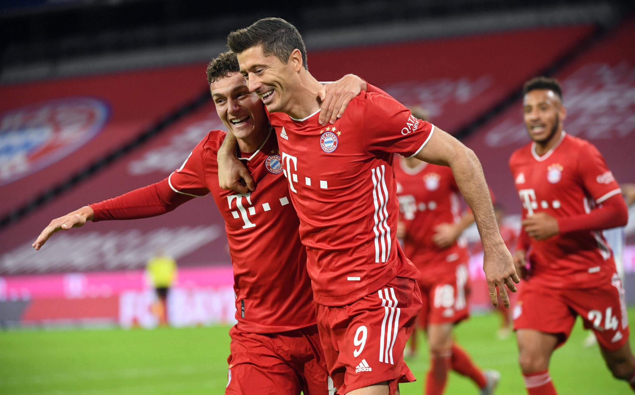 04 October 2020, Bavaria, Munich: Bayern Munich's Robert Lewandowski (R) celebrates scoring his side's third goal with teammate Benjamin Pavard during the German Bundesliga soccer match between Bayern Munich and Hertha Berlin at the Allianz Arena. Photo: Sven Hoppe/dpa - IMPORTANT NOTICE: DFL and DFB regulations prohibit any use of photographs as image sequences and/or quasi-video.