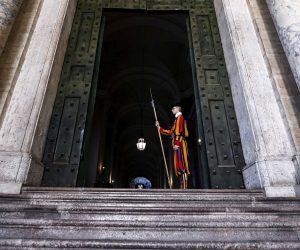 epaselect epa08720910 A Swiss Guard stands guard at the Bronze Door, the main entrance to the Apostolic Palace, during a swearing-in ceremony at the San Damaso Courtyard in Vatican City, 04 October 2020. The ceremony commemorates the 147 Swiss Guards who died defending Pope Clement VII in 1527 during the Sack of Rome. The swearing-in ceremony for new Swiss Guards usually takes place on and around 06 May but was postponed this year due to the coronavirus restrictions in Italy.  EPA/RICCARDO ANTIMIANI