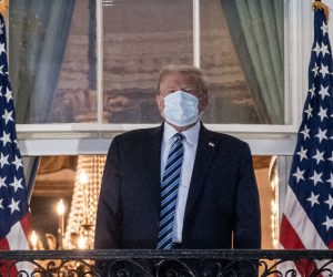 epa08723106 US President Donald J. Trump gestures after returning to the White House, in Washington, DC, USA, 05 October 2020, following several days at Walter Reed National Military Medical Center for treatment for COVID-19.  EPA/KEN CEDENO / POOL
