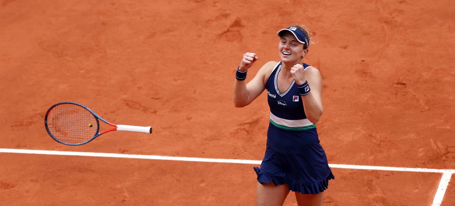 epa08724105 Nadia Podoroska of Argentina reacts after winning against Elina Svitolina of Ukraine in their women’s quarter final match during the French Open tennis tournament at Roland ​Garros in Paris, France, 06 October 2020.  EPA/IAN LANGSDON