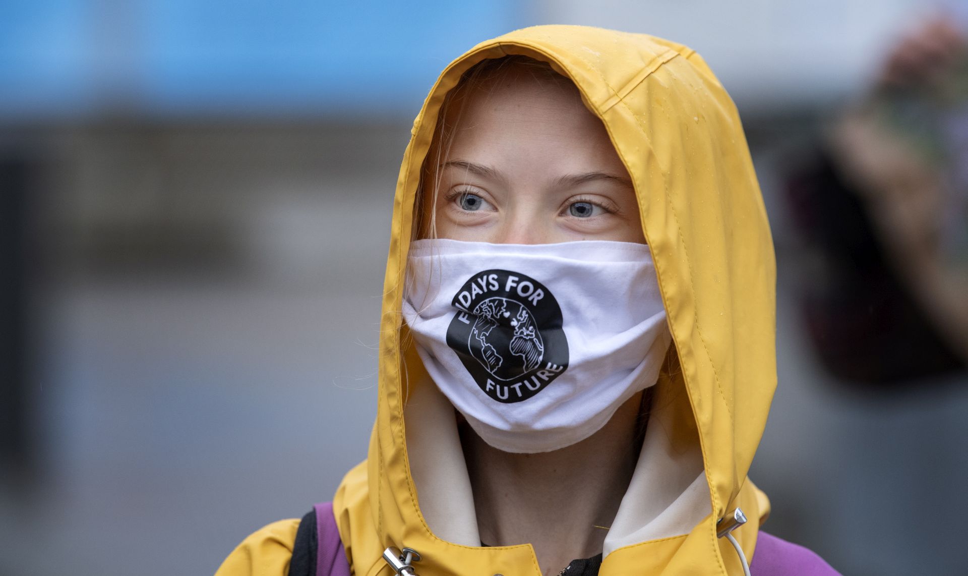 epa08731002 Swedish climate activist Greta Thunberg fronts a Fridays For Future protest at the Swedish Parliament (Riksdagen) in Stockholm, Sweden, 09 October 2020.  EPA/Jessica Gow  SWEDEN OUT