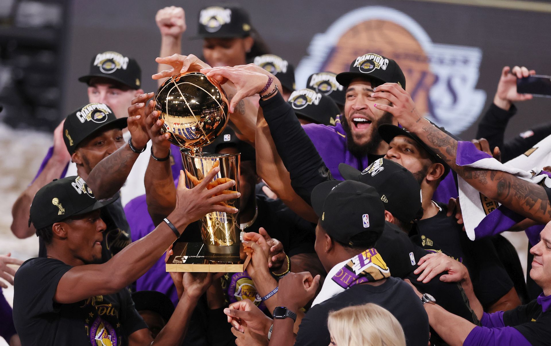 epaselect epa08736873 Los Angeles Lakers players celebrate with the Larry O'Brien trophy after defeating the Miami Heat to win the 2020 NBA Finals at the ESPN Wide World of Sports Complex in Kissimmee, Florida, USA, 11 October 2020.  EPA/ERIK S. LESSER SHUTTERSTOCK OUT