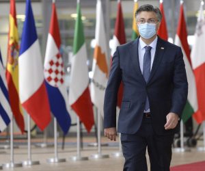 epa08749473 Croatia's Prime Minister Andrej Plenkovic arrives for the second and last day of a face-to-face EU summit in Brussels, Belgium, 16 October 2020.  EPA/JOHANNA GERON / POOL