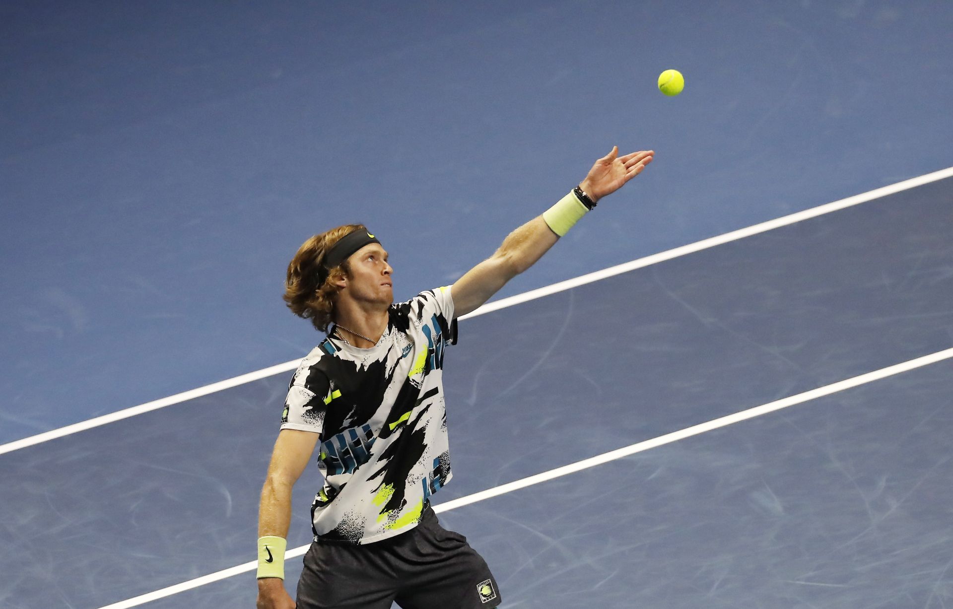 epa08752507 Andrey Rublev of Russia in action during his semi final match against Denis Shapovalov of Canada at the St.Petersburg Open ATP tennis tournament in St.Petersburg, Russia, 17 October 2020.  EPA/ANATOLY MALTSEV