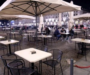 epa08754607 Empty restaurant tables in Turin, Italy, 18 October 2020. Italy has recorded over 400,000 cases of coronavirus.  EPA/Alessandro Di Marco