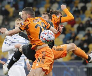 epa08759885 Merih Demiral (3R) of Juventus and Georgiy Bushchan (2R) goalkeeper of Dynamo Kyiv in action during the UEFA Champions League group stage soccer match between Dynamo Kyiv and Juventus in Kiev, Ukraine, 20 October 2020.  EPA/SERGEY DOLZHENKO