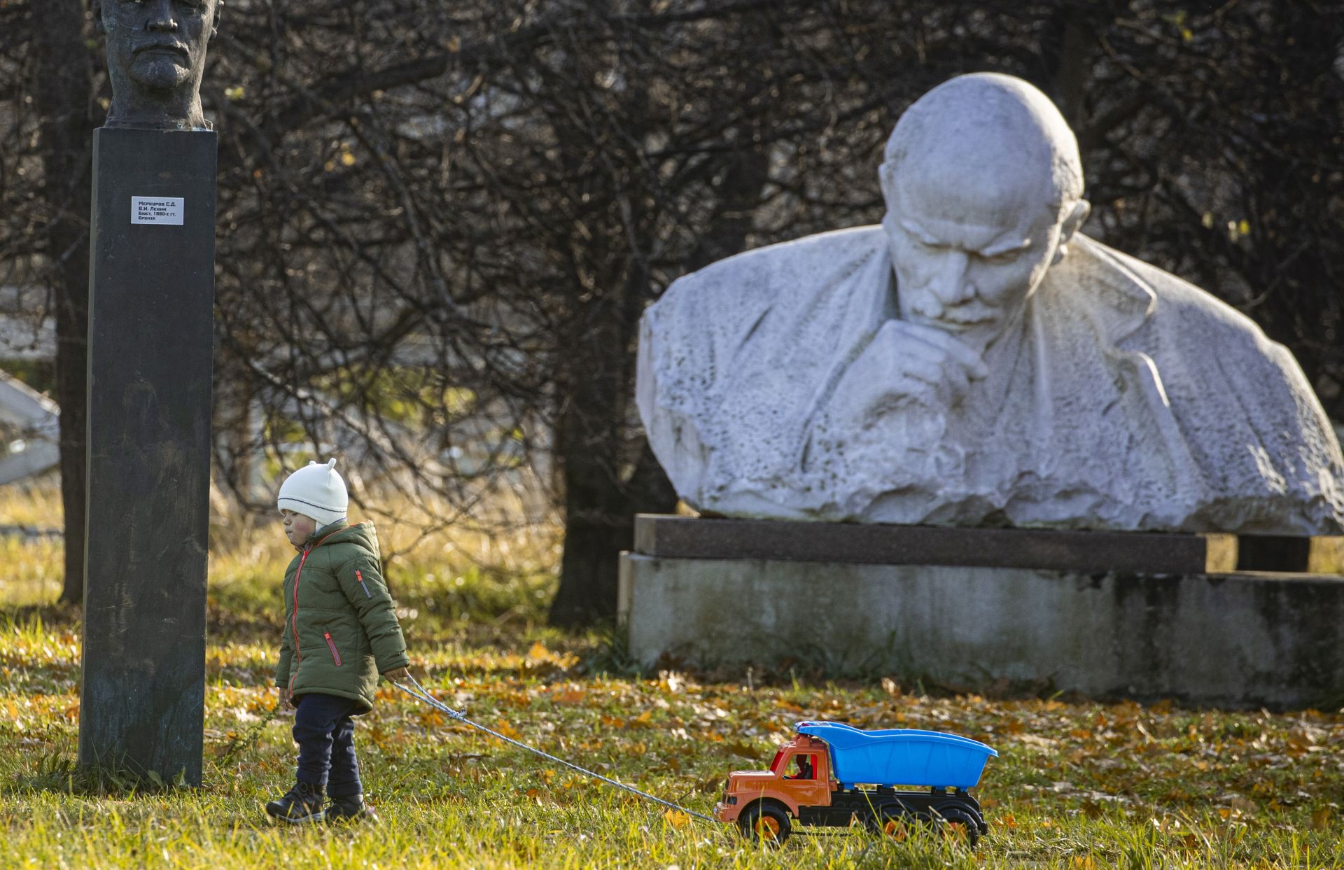 epaselect epa08780535 Russian boy plays near Lenin monuments on the Monument alley during a warm autumn day in the State Museum-Reserve in Gorki Leninskiye outside Moscow, Russia, 28 October 2020. Vladimir Lenin, a founder of the Russian Communist party and father of the communist revolution, lived with with his family later years of his life at the Gorki estate. The estate now houses a Lenin museum and a re-creation of Lenin's Kremlin office and apartment. For the Moscow region meteorol​ogists expect another few warm and sunny autumn days.  EPA/SERGEI ILNITSKY