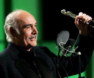 epa08788208 (FILE) - A file picture dated 03 December 2005 shows Scottish actor Sir Sean Connery holding up his European Film Academy's Lifetime Achievement Award during the European Film Awards ceremony in Berlin, Germany (reissued 31 October 2020). According to media reports on 31 October 2020, Sean Connery has died aged 90.  EPA/MARCUS BRANDT GERMANY OUT *** Local Caption *** 02271734