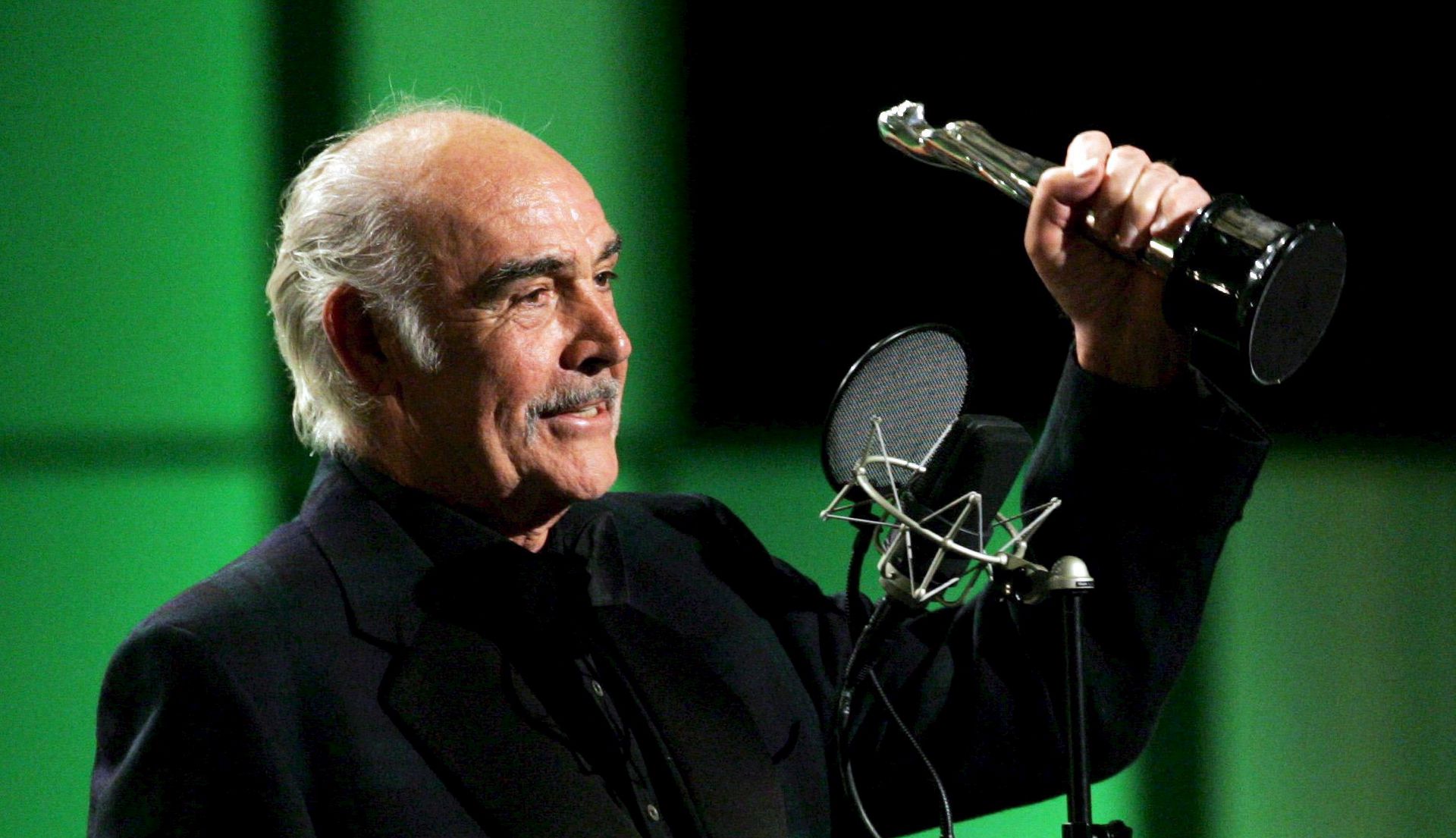 epa08788208 (FILE) - A file picture dated 03 December 2005 shows Scottish actor Sir Sean Connery holding up his European Film Academy's Lifetime Achievement Award during the European Film Awards ceremony in Berlin, Germany (reissued 31 October 2020). According to media reports on 31 October 2020, Sean Connery has died aged 90.  EPA/MARCUS BRANDT GERMANY OUT *** Local Caption *** 02271734