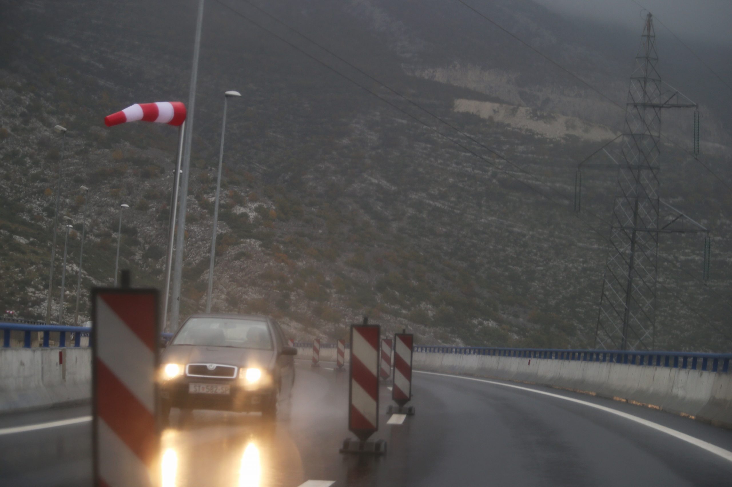 01.12.2014., Split - Mokri kolnici pozivaju na oprez u voznji.
Photo: Ivo Cagalj/PIXSELL