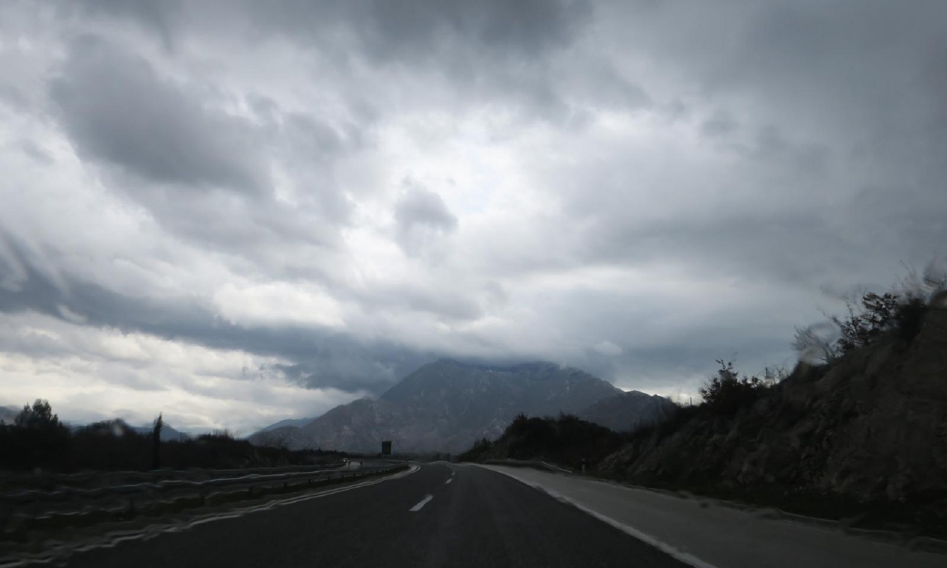 05.03.2016., Split -  KIsa na autocesti.
Photo: Ivo Cagalj/PIXSELL
