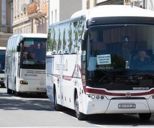 07.05.2020., Rijeka - Prosvjedna voznja autobusnih prijevoznika iz inicijative Povremenog prijevoza putnika kroz centar grada. Photo: Nel Pavletic/PIXSELL